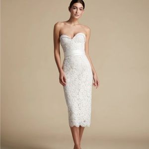 Elegant White Lace Strapless Wedding Dress